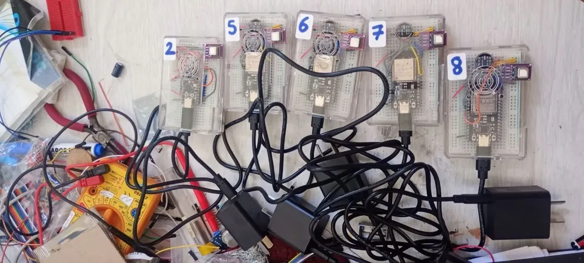 Sistema IoT para monitoreo ambiental en Nerdearla: arquitectura, hardware y aprendizajes