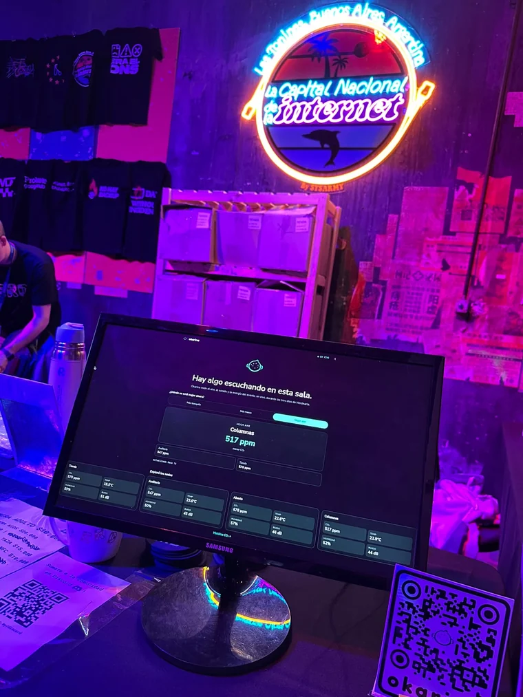 El sitio estático sirviendo en un display del evento